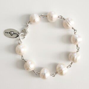 WHITE PEARL BRACELET W/ MINI 925 SILVER HEART CHARM